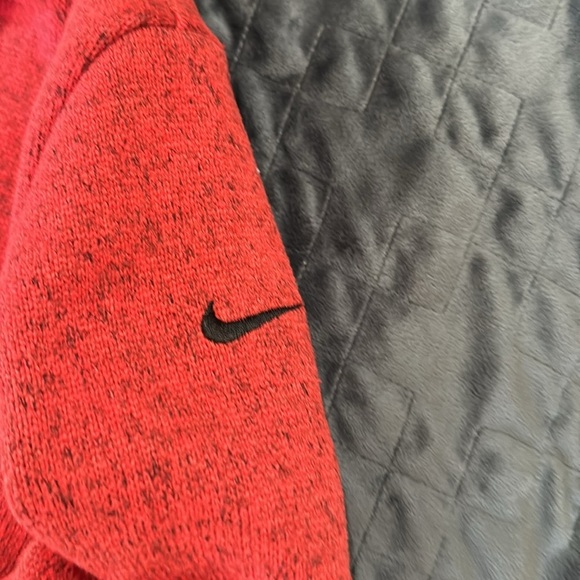 Nike Hyper Natural Therma Fit Red Marble Pullover - Picture 5 of 11